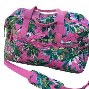 Vera Bradley MEDIUM TRAVELER BAG in TROPICAL PARADISE Pattern Luggage Pink